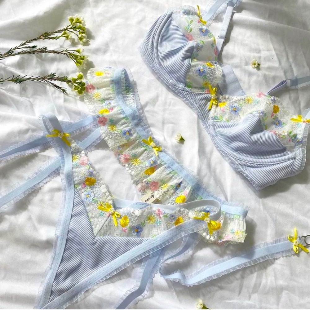 NWT Paloma Garter (Small)